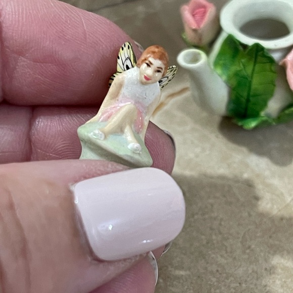 Tiny Fairy teapot garden tea party toy 1” little pink roses and fairy wings - Picture 4 of 6